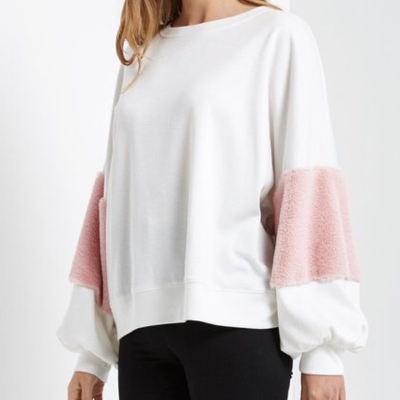 White Long Sleeve Sweatshirt Top Faux Fur Contrast - Picture 5 of 7
